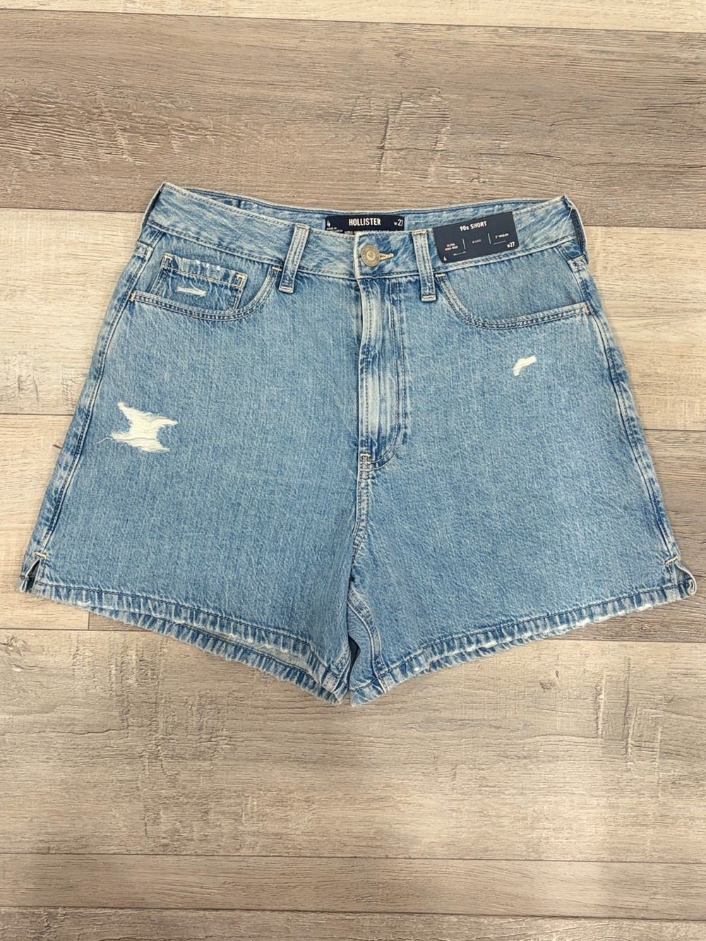 NWT Hollister Ultra High-Rise 90s Denim Shorts Size 4 W27 Distressed